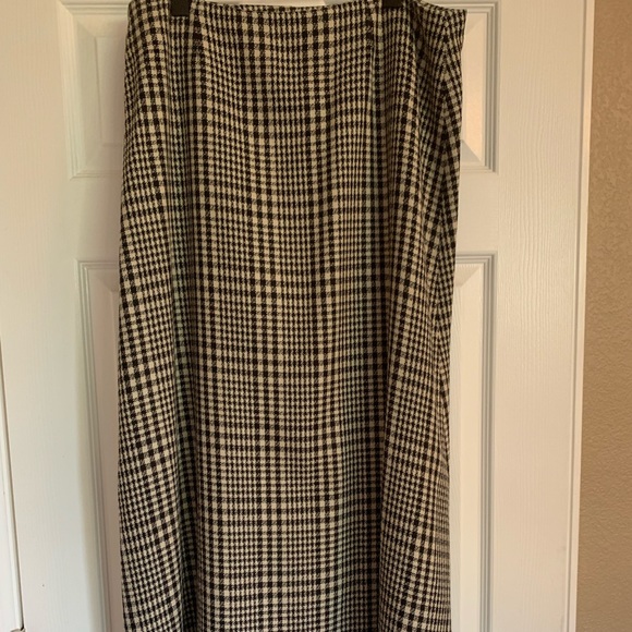 Ankle length black/white pattered skirt - Picture 1 of 1